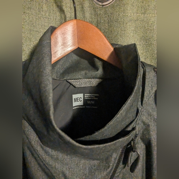 MEC Raincoat (women's medium) - Picture 3 of 4